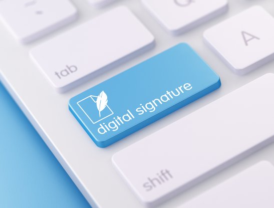Tastatur med blå digital signature-tast